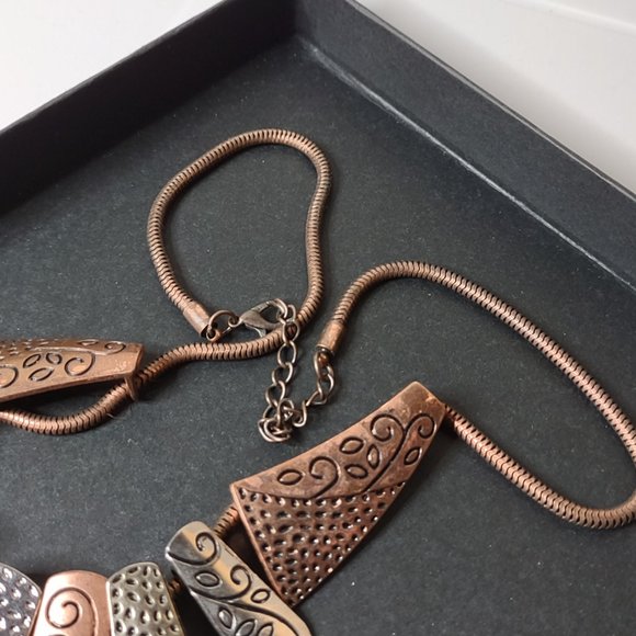 22 Inch Multi Tone Statement Necklace - Picture 6 of 8